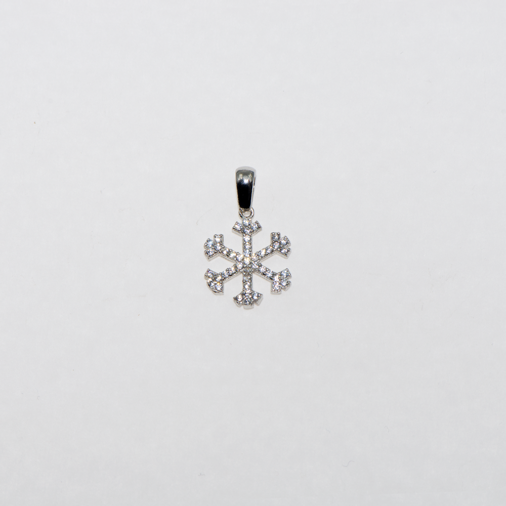 Eleganter Schneeflockenanhänger, verziert mit runden weißen Zirkonsteinen. 925er Sterling Silber. Sie werden Ihren Schmuck, den Sie gerne tragen werden, nie mehr bei sich lassen wollen.&nbsp;