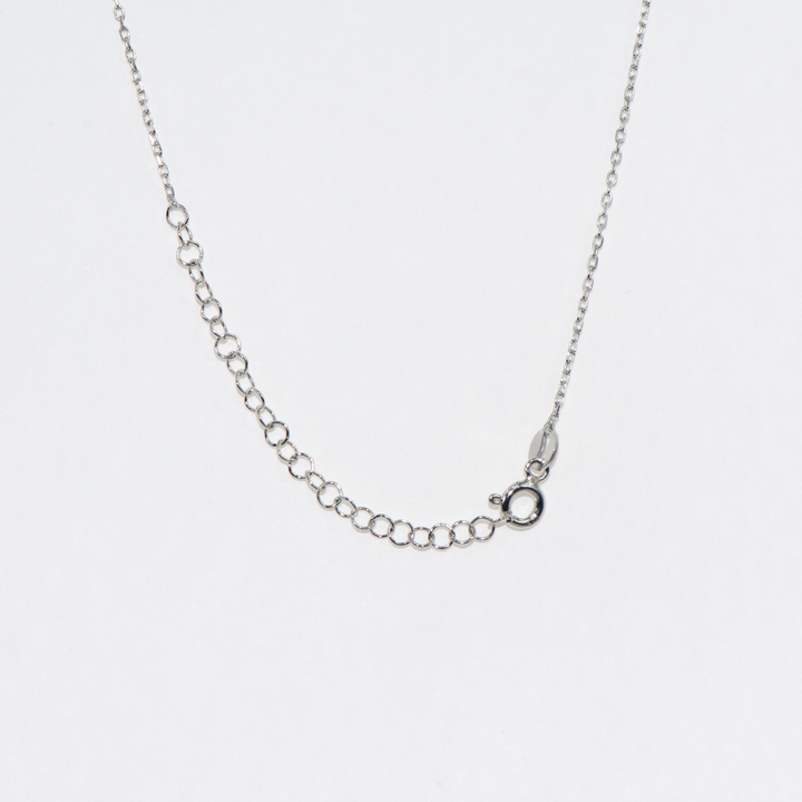 Elegantes Collier aus 925er Silber mit weißen Zirkonsteinen und verstellbarer Kette – perfekt für jeden Anlass.