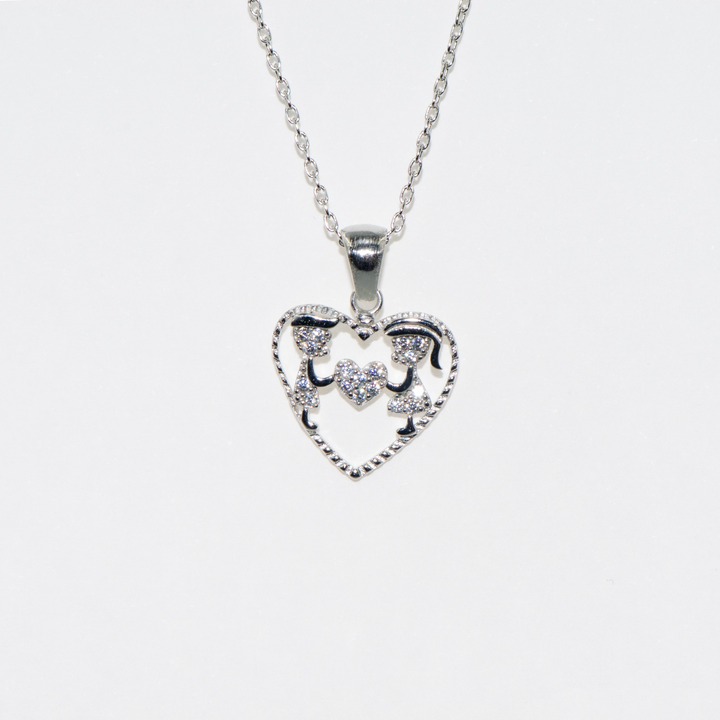 Elegantes 925er Silber-Collier mit Herz-Anhänger und funkelnden Zirkonsteinen. Symbolisiert Liebe und Zusammenhalt – die perfekte Geschenkidee.