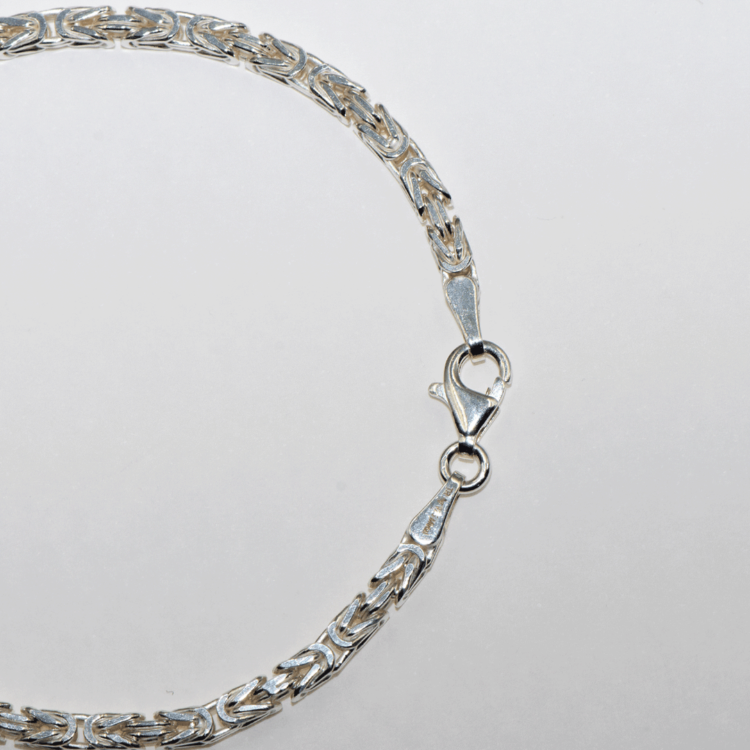 Königskette-Armband aus 925er Sterlingsilber. Um seinen Glanz länger zu erhalten. Ihr Königskette-Armband wird Sie das ganze Jahr über begleiten. Es ist auch ein tolles Dankeschön, Geburtstagsgeschenk und Mitbringsel für Ihre Lieben