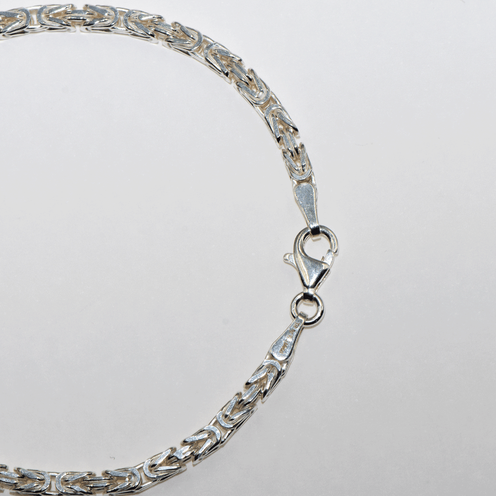 Jetzt können Sie Ihre Lieblingskette mit dem Königskette Armband vervollständigen. Das 925 Sterling Köningskette-Armband, um seinen Glanz länger zu bewahren. Sie werden es gerne im Urlaub bei sich tragen. Sie können Ihren Lieben eine Freude machen, indem Sie ihnen ein schönes Reisegeschenk machen.